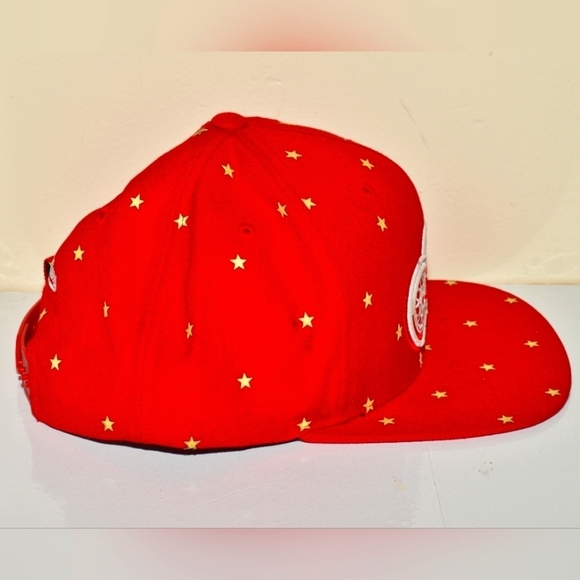 Starry Night Glow In - Picture 2 of 6